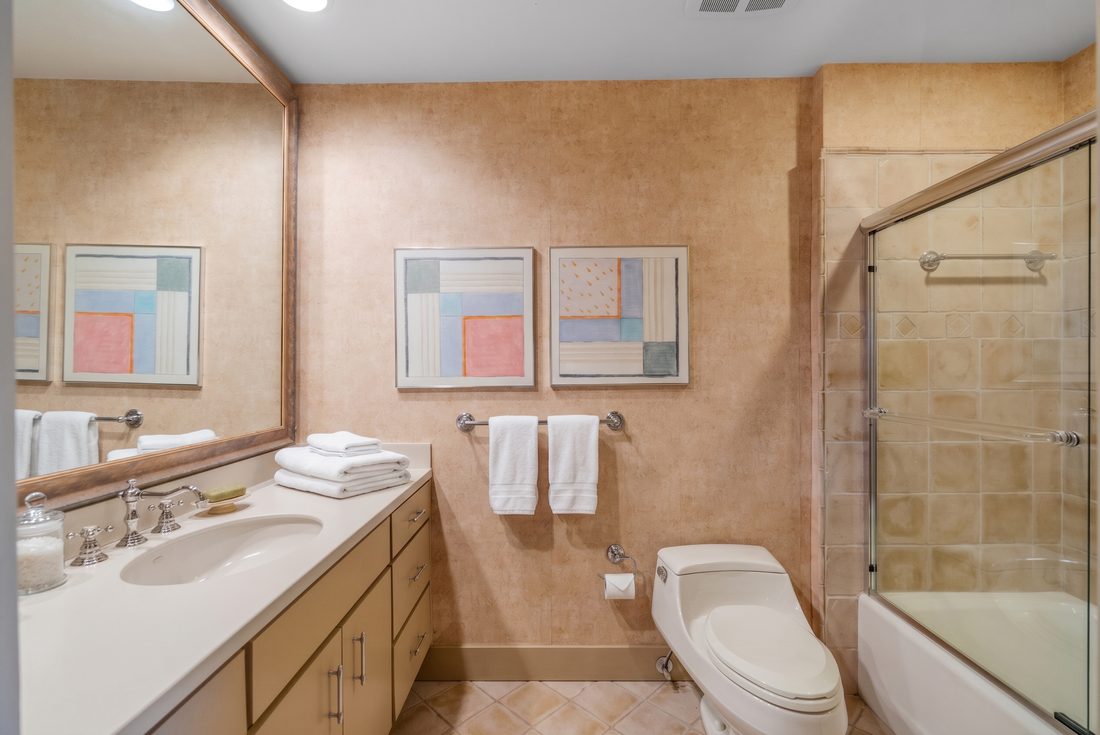 Upper level bath