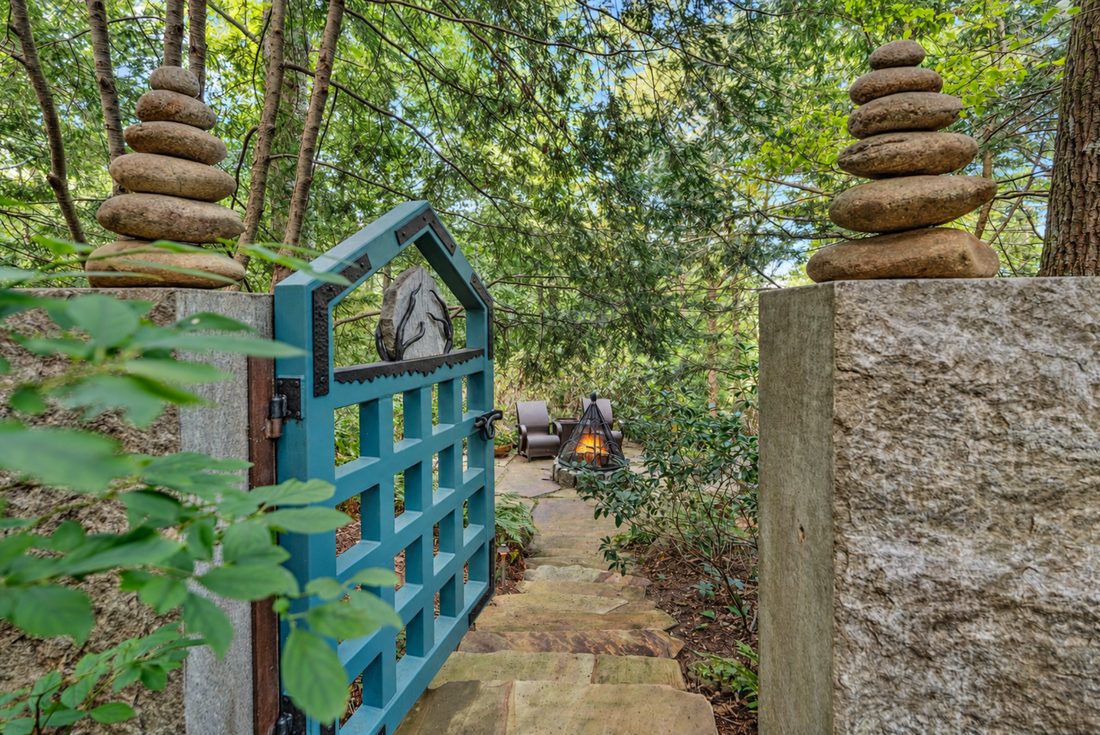 Blue gate by Berry Bate, between two of the cairns